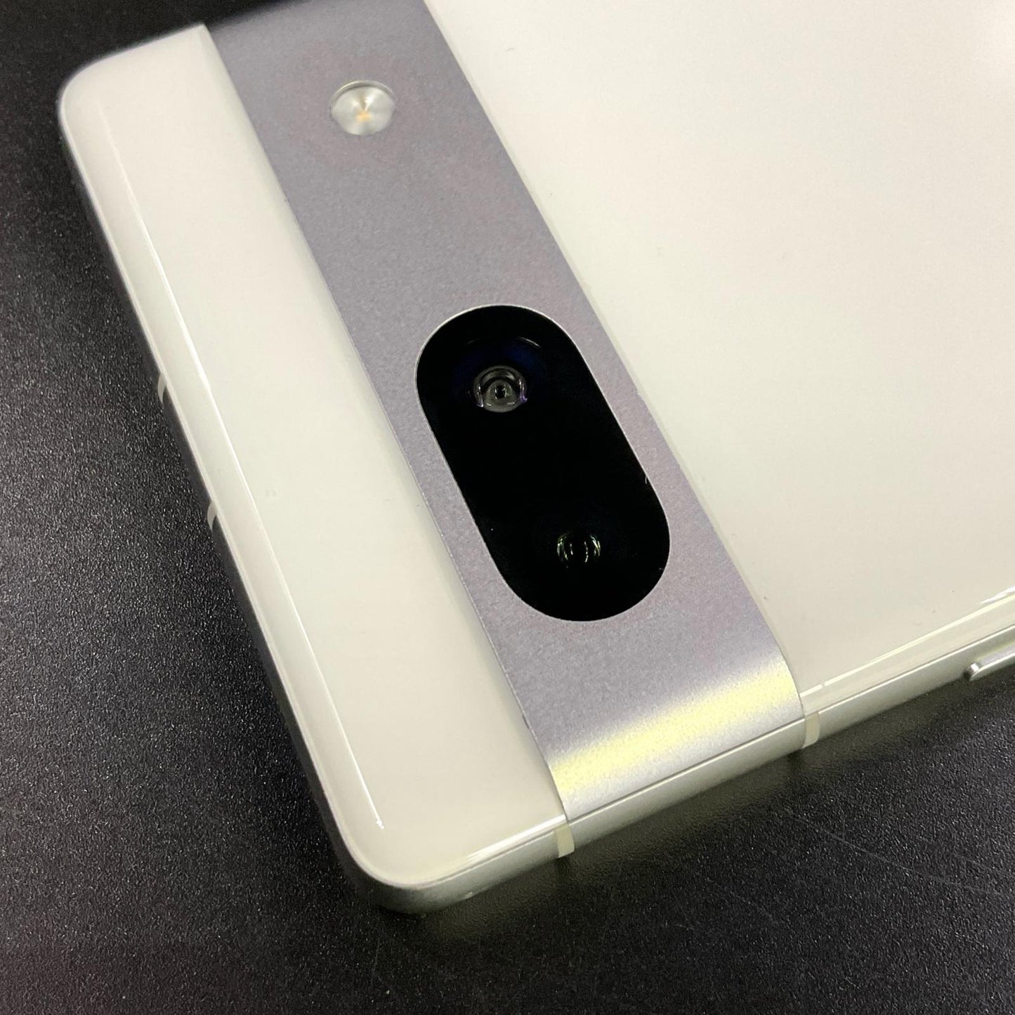 【全額返金保証】【最速発送】Google Pixel 7a 128GB Snow docomo G82U8 白ロム 美品 動作確認済