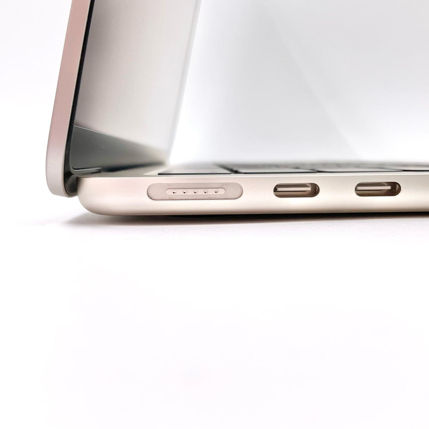 【全額返金保証】【最速発送】Apple MacBook Air 13インチ 2025 Apple M4 16GB M.2 SSD 256GB スターライト 100% 美品 動作確認済