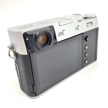 【全額返金保証】【最速発送】FUJIFILM コンパクトデジタルカメラ FUJIFILM X100V [シルバー] 美品 動作確認済