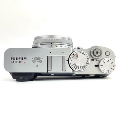 【全額返金保証】【最速発送】FUJIFILM コンパクトデジタルカメラ FUJIFILM X100V [シルバー] 美品 動作確認済
