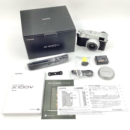 【全額返金保証】【最速発送】FUJIFILM コンパクトデジタルカメラ FUJIFILM X100V [シルバー] 美品 動作確認済