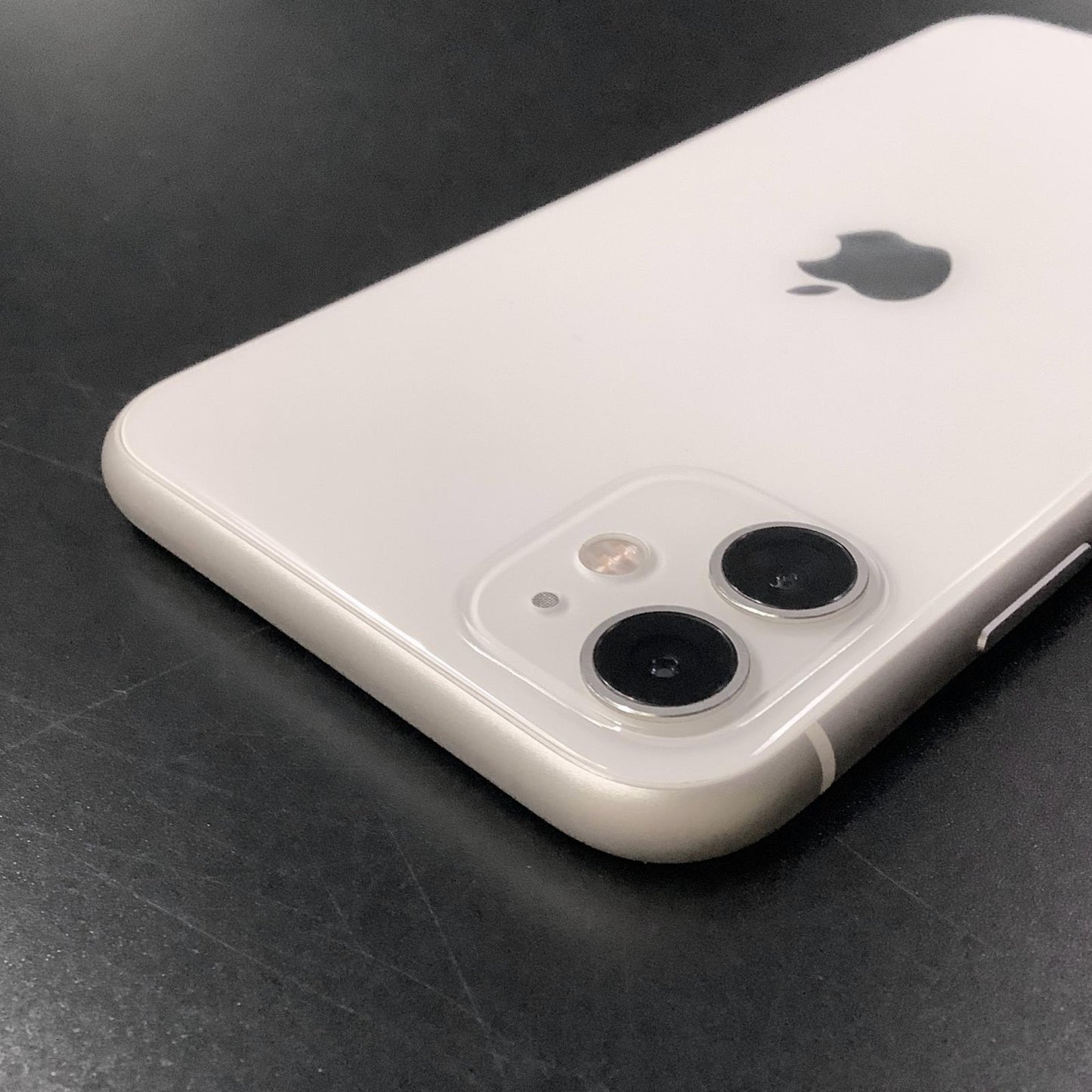 【全額返金保証】【最速発送】Apple iPhone iPhone 11 64GB ホワイト au SIMフリー 白ロム 動作確認済 86%