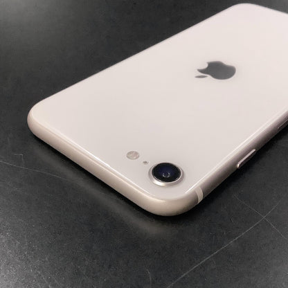 【全額返金保証】【最速発送】Apple iPhone iPhone SE（第3世代） 64GB ホワイト au 白ロム 美品 動作確認済 87%