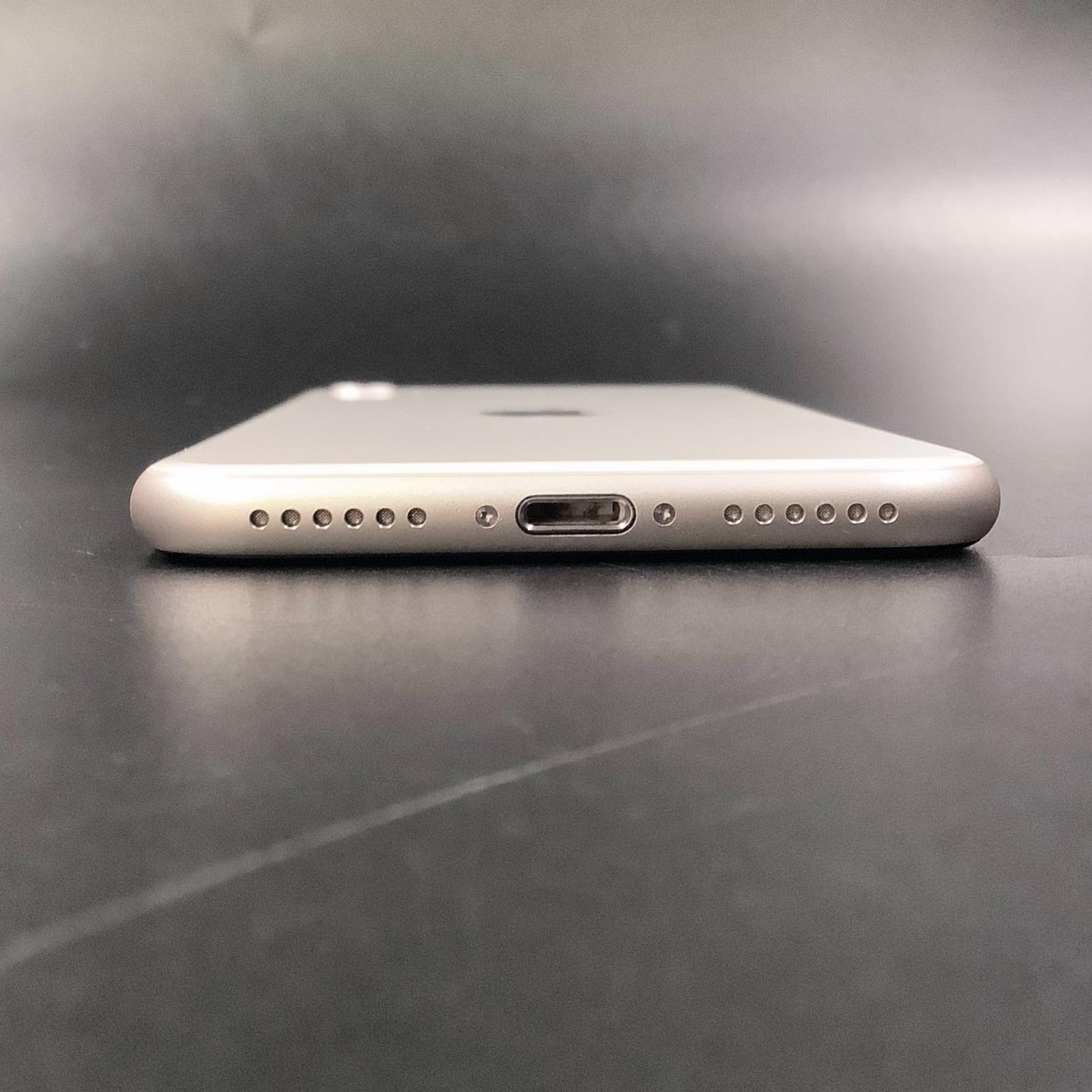 【全額返金保証】【最速発送】Apple iPhone iPhone SE（第3世代） 64GB ホワイト au 白ロム 美品 動作確認済 87%