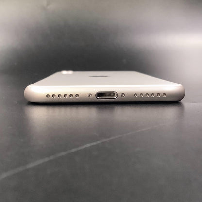 【全額返金保証】【最速発送】Apple iPhone iPhone SE（第3世代） 64GB ホワイト au 白ロム 美品 動作確認済 87%