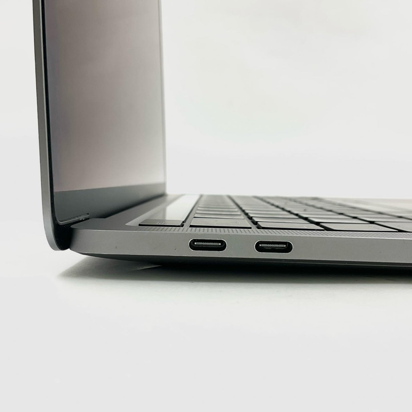 【全額返金保証】【最速発送】Apple MacBook Pro 13インチ 2020 Apple M1 8GB SSD 256GB スペースグレイ 88.5% 動作確認済