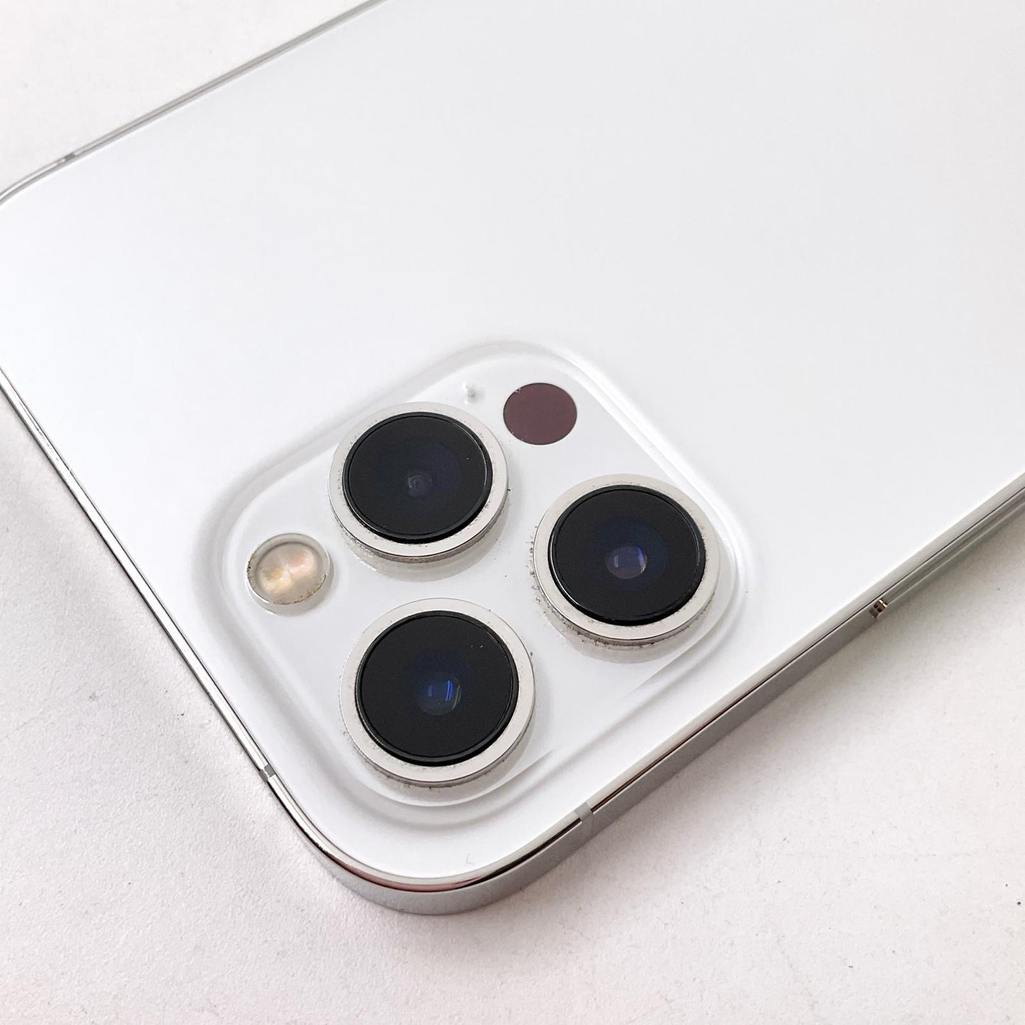 【全額返金保証】【最速発送】Apple iPhone iPhone 12 Pro Max 128GB シルバー docomo 白ロム 動作確認済 88%