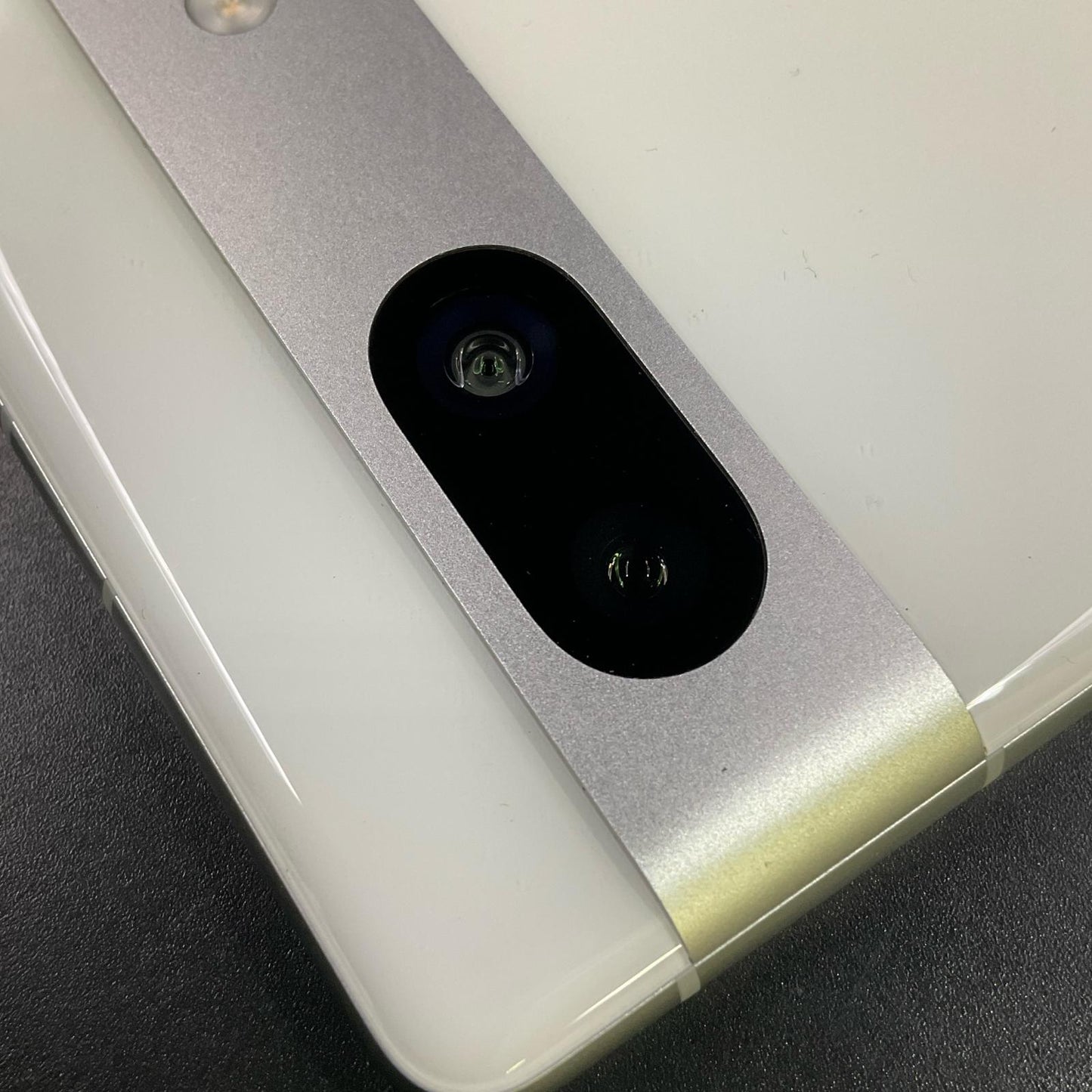 【全額返金保証】【最速発送】Google Pixel 7a 128GB スノー docomo SIMフリー G82U8 動作確認済