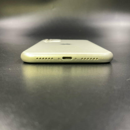 【最速発送】Apple iPhone iPhone 11 64GB ホワイト docomo 白ロム【難有】 77%