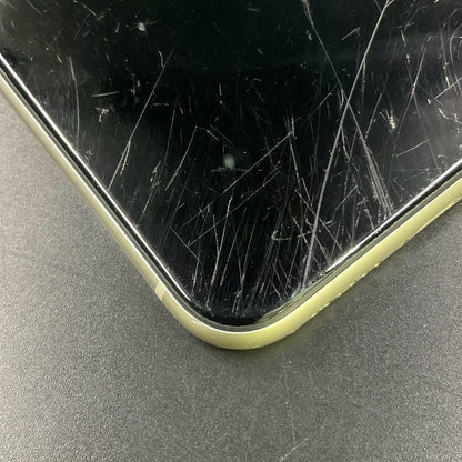【最速発送】Apple iPhone iPhone 11 64GB ホワイト docomo 白ロム【難有】 77%