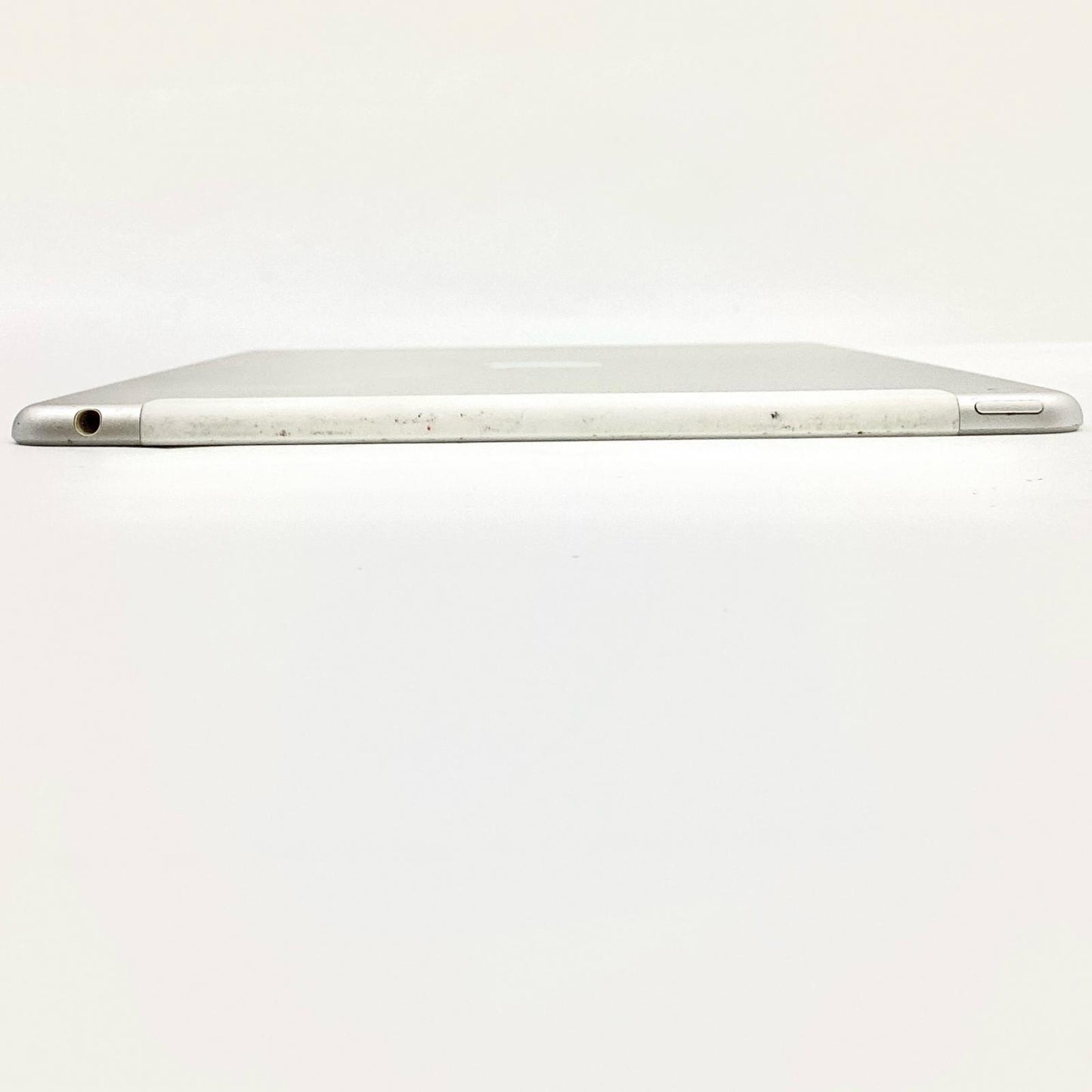 【全額返金保証】【最速発送】Apple iPad iPad Air 9.7インチ 第2世代 32GB シルバー WiFi+Cellular Softbank 白ロム 動作確認済