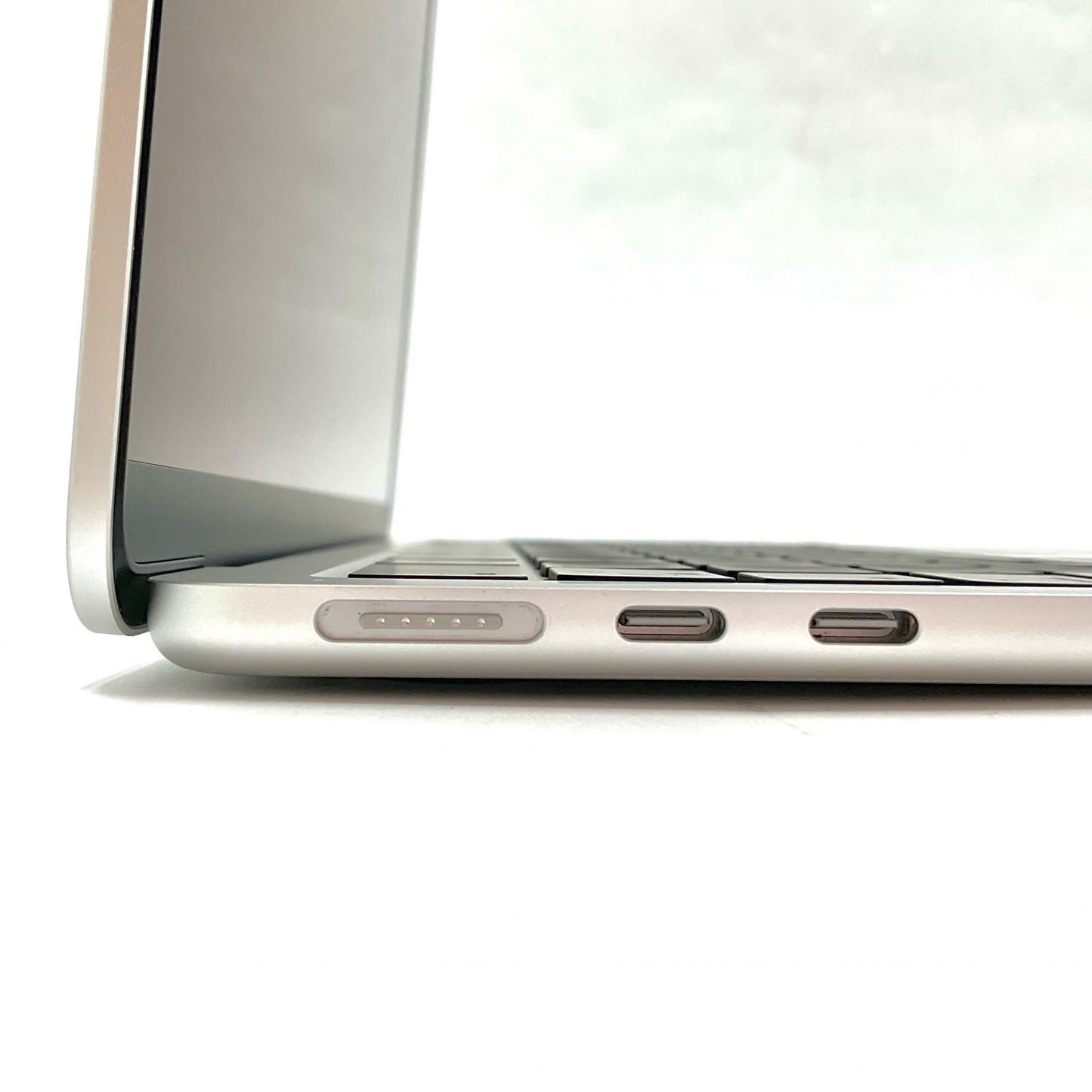 【全額返金保証】【最速発送】Apple MacBook Air 13インチ 2025 Apple M4 16GB SSD 256GB シルバー 100% 美品 動作確認済