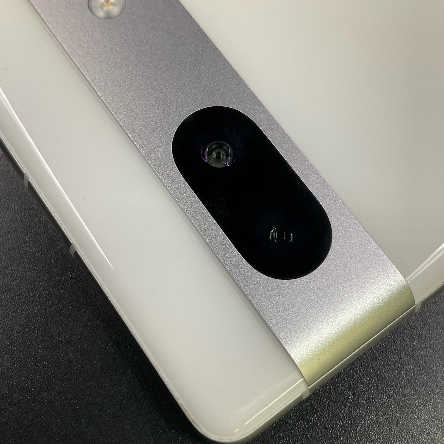 【全額返金保証】【最速発送】Google Pixel 7a 128GB Snow au G82U8 白ロム 美品 動作確認済