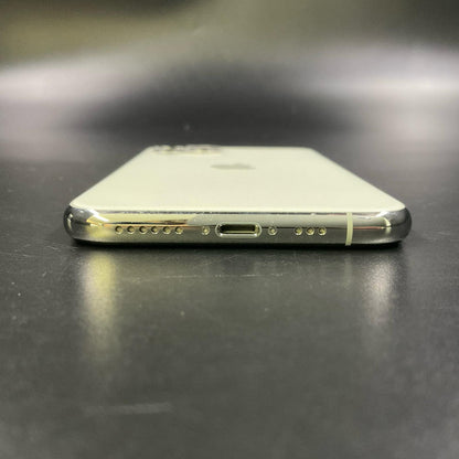 【全額返金保証】【最速発送】Apple iPhone iPhone 11 Pro 64GB シルバー docomo 白ロム 動作確認済 98%