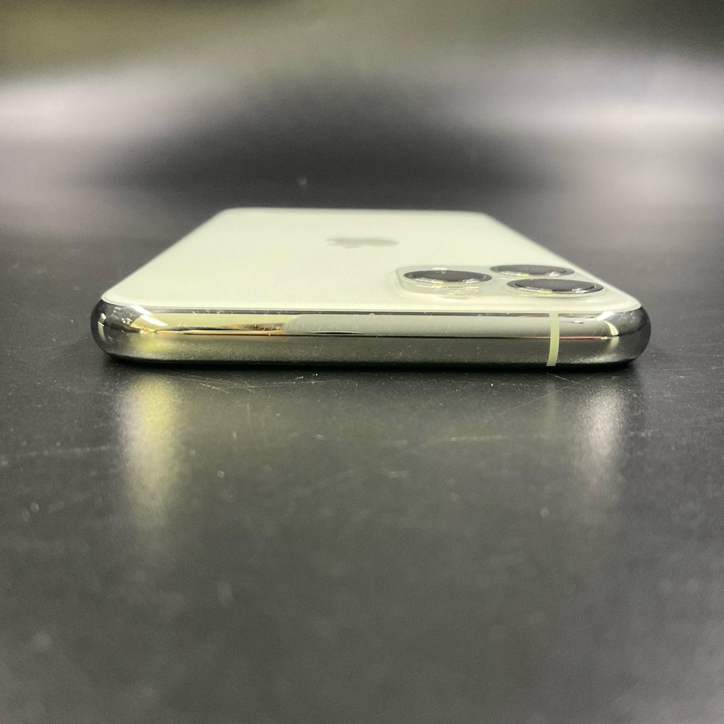 【全額返金保証】【最速発送】Apple iPhone iPhone 11 Pro 64GB シルバー docomo 白ロム 動作確認済 98%