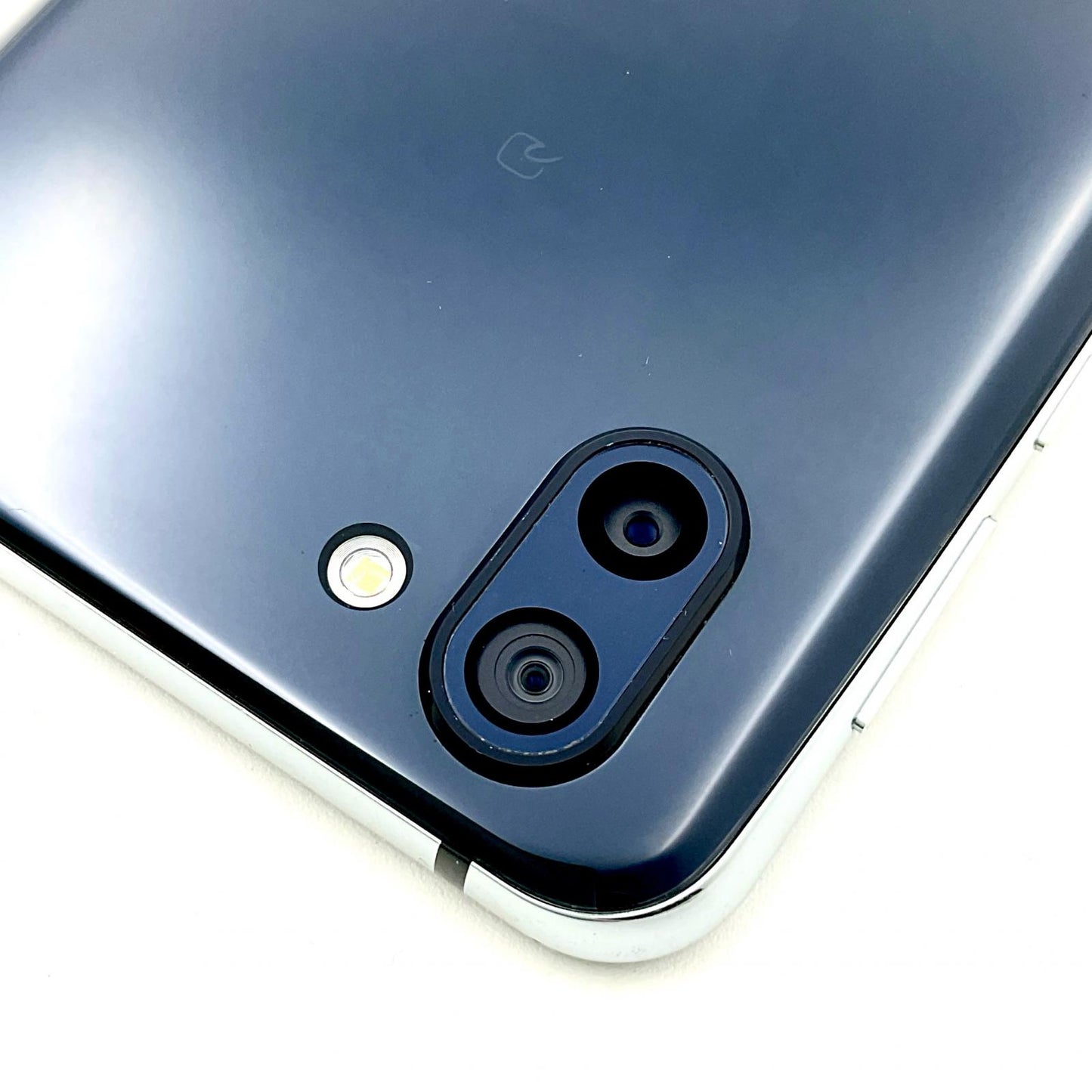 【全額返金保証】【最速発送】SHARP AQUOS R2 64GB プレミアムブラック docomo SH-03K 白ロム 動作確認済