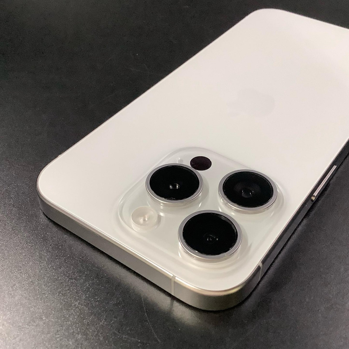 【全額返金保証】【最速発送】Apple iPhone iPhone Pro 15 Pro 512GB ホワイトチタニウム SIMフリー 白ロム 動作確認済 88%
