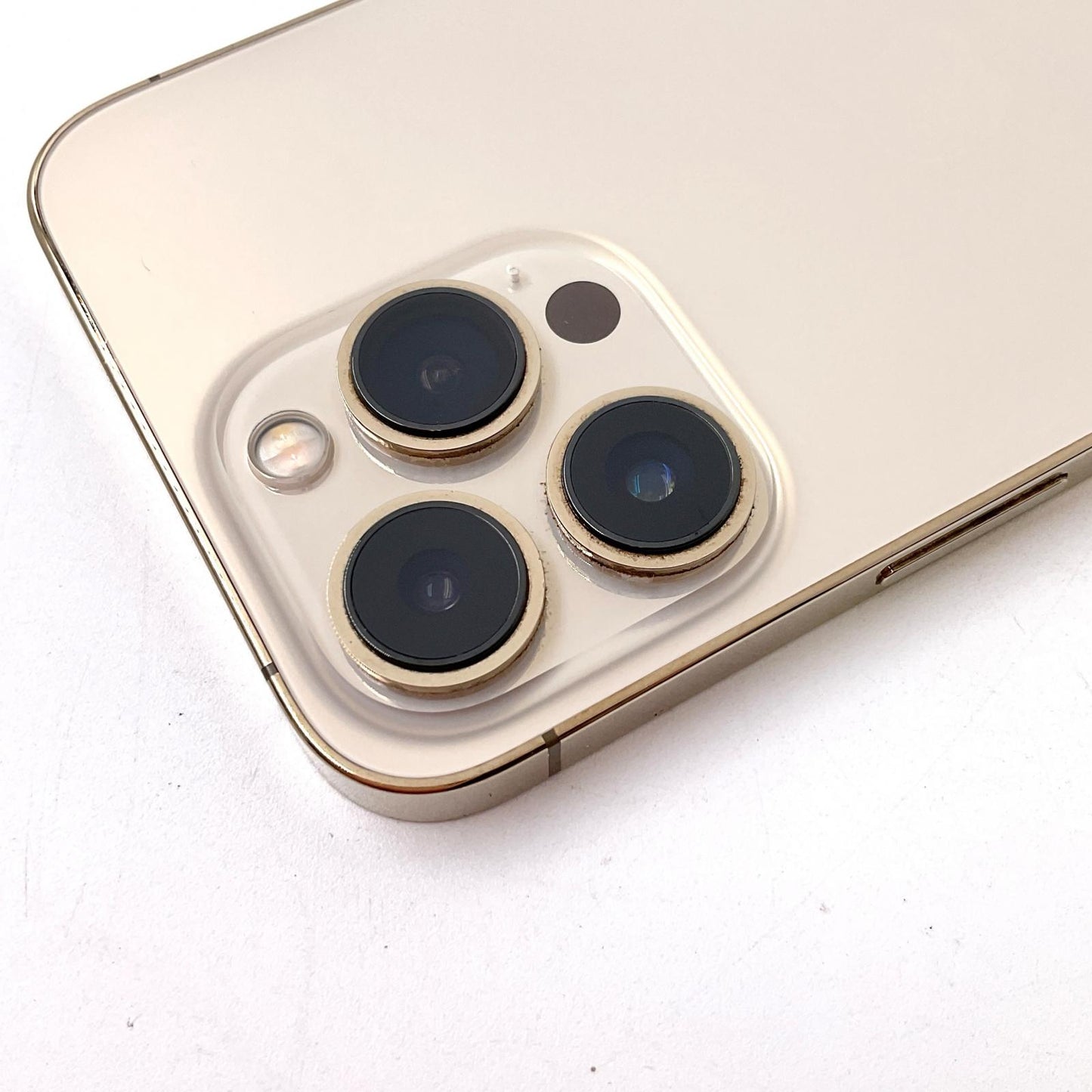 【全額返金保証】【最速発送】Apple iPhone iPhone 13 Pro 256GB ゴールド docomo 動作確認済 76%