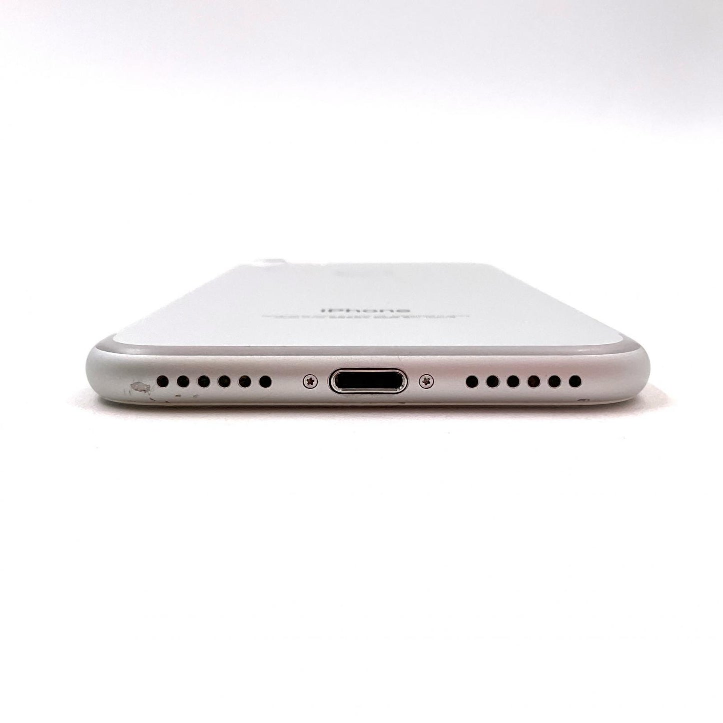 【全額返金保証】【最速発送】Apple iPhone iPhone 7 32GB シルバー au 白ロム 動作確認済 77%