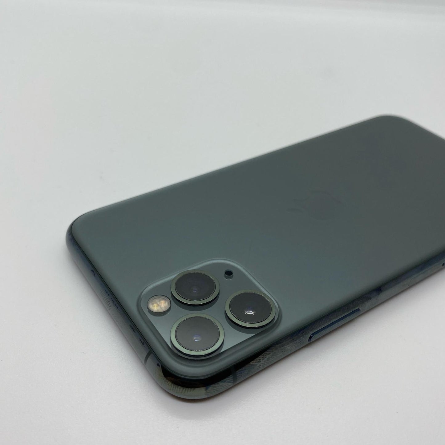 【全額返金保証】【最速発送】Apple iPhone iPhone 11 Pro 256GB ミッドナイトグリーン docomo 白ロム 動作確認済 83%