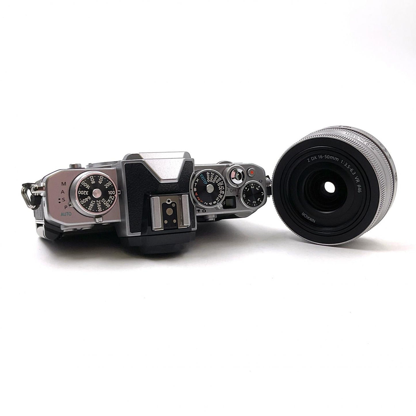 【全額返金保証】【最速発送】Nikon デジタル一眼 Z fc 16-50 VR レンズキット シルバー 超美品 動作確認済