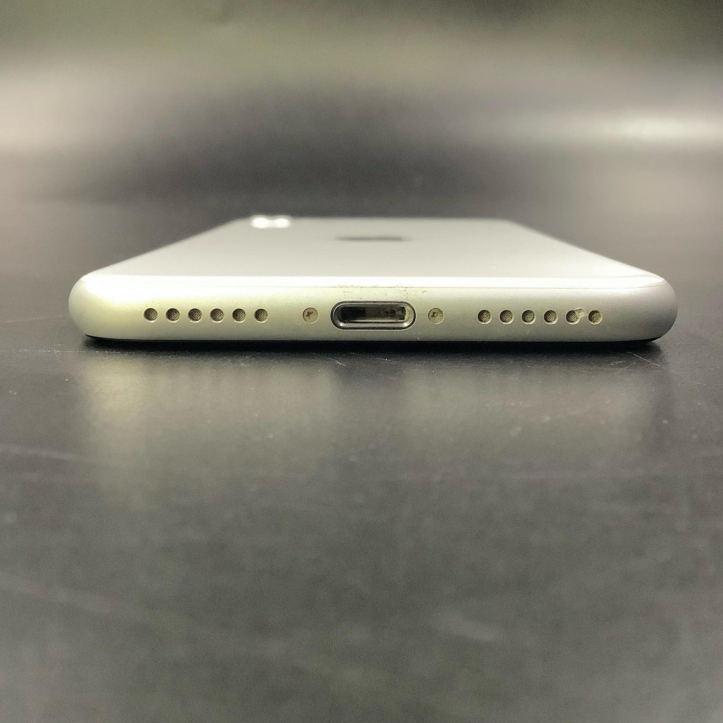 【全額返金保証】【最速発送】Apple iPhone iPhone SE（第2世代） 64GB ホワイト Softbank SIMフリー 白ロム 動作確認済 84%