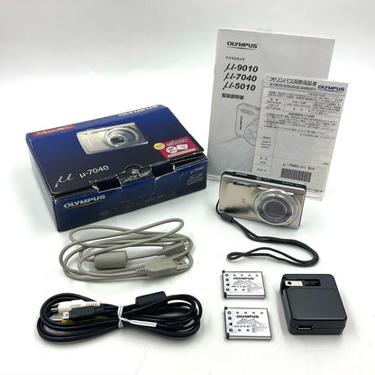 【全額返金保証】【最速発送】OLYMPUS コンパクトデジタルカメラ μ-7040 チタニウムシルバー 美品 動作確認済