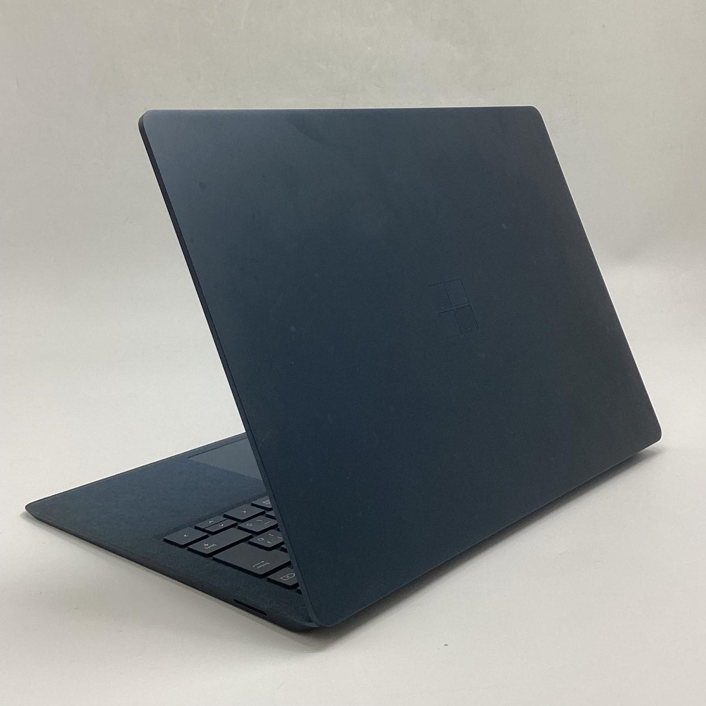 【全額返金保証】【最速発送】Microsoft Surface Laptop 2 1840 Intel(R) Core(TM) i5-8250U CPU @1.60GHz (1.80GHZ) 8GB M.2 SSD 256GB 98.2% 動作確認済