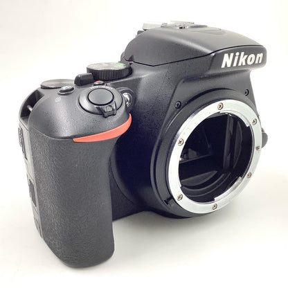 【全額返金保証】【最速発送】Nikon デジタル一眼 D5600 ボディ ブラック 動作確認済