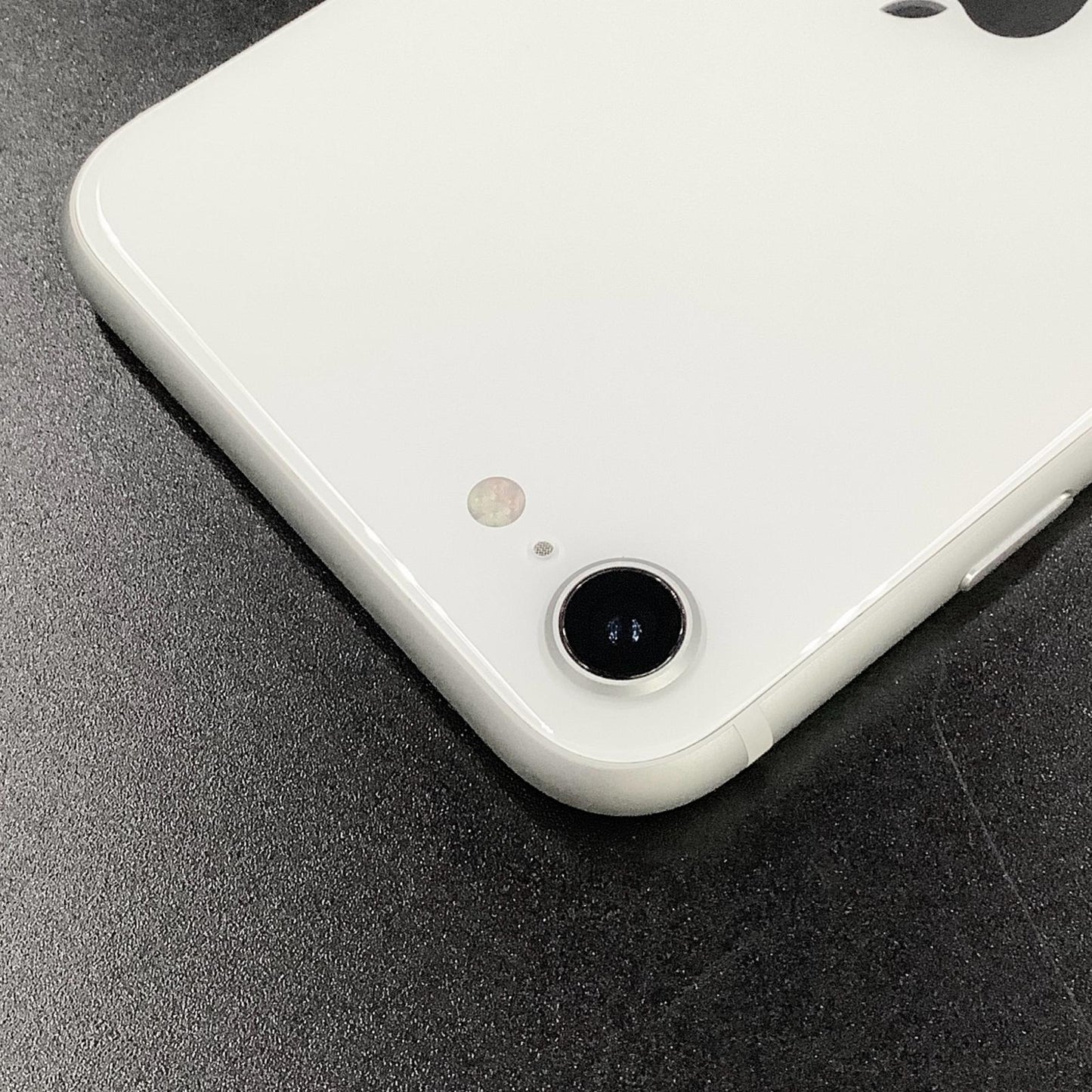 【全額返金保証】【最速発送】Apple iPhone iPhone SE（第2世代） 128GB ホワイト SIMフリー 白ロム 動作確認済 77%