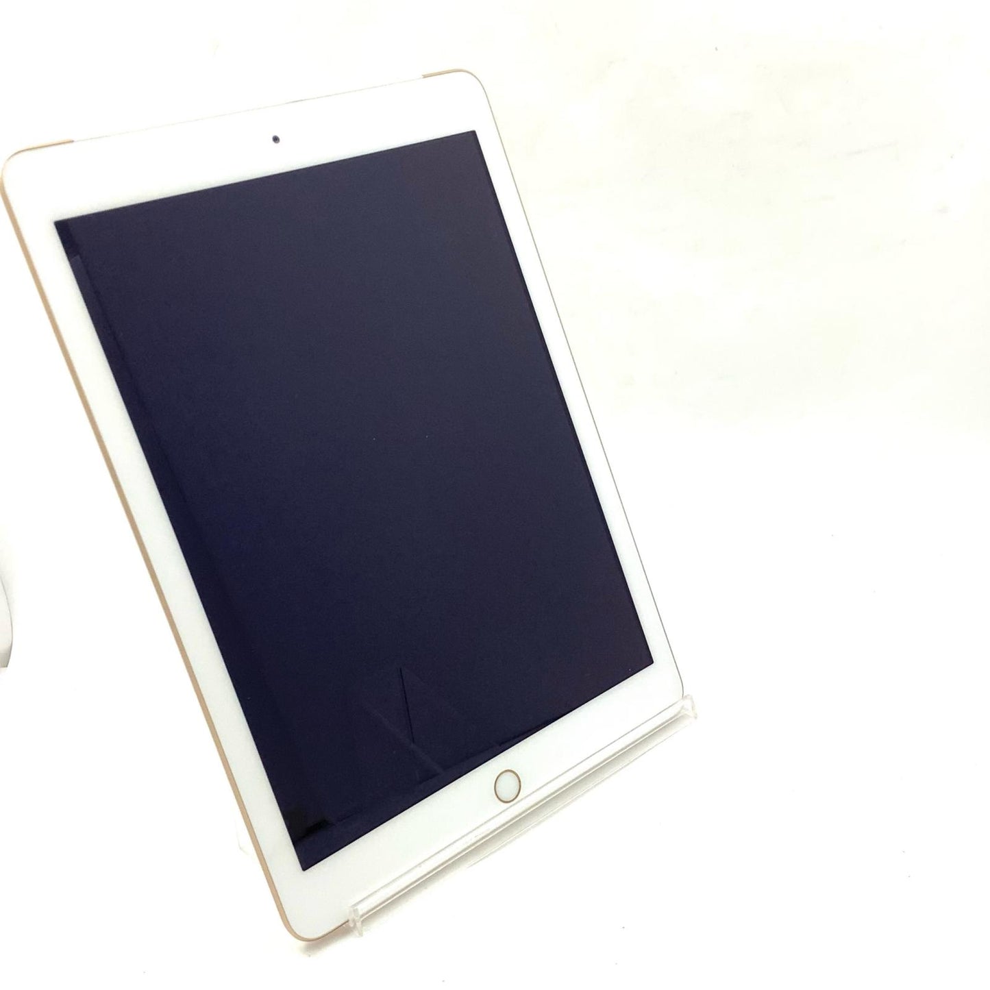 【全額返金保証】【最速発送】Apple iPad iPad 9.7インチ 第5世代 32GB ゴールド WiFi+Cellular docomo 白ロム 動作確認済
