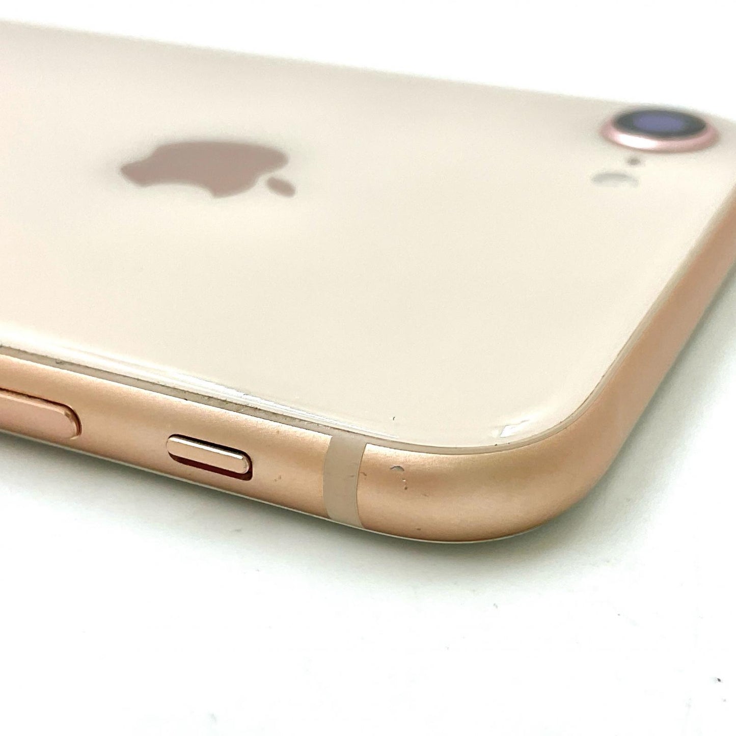 【全額返金保証】【最速発送】Apple iPhone iPhone 8 64GB ゴールド docomo 白ロム 動作確認済 79%