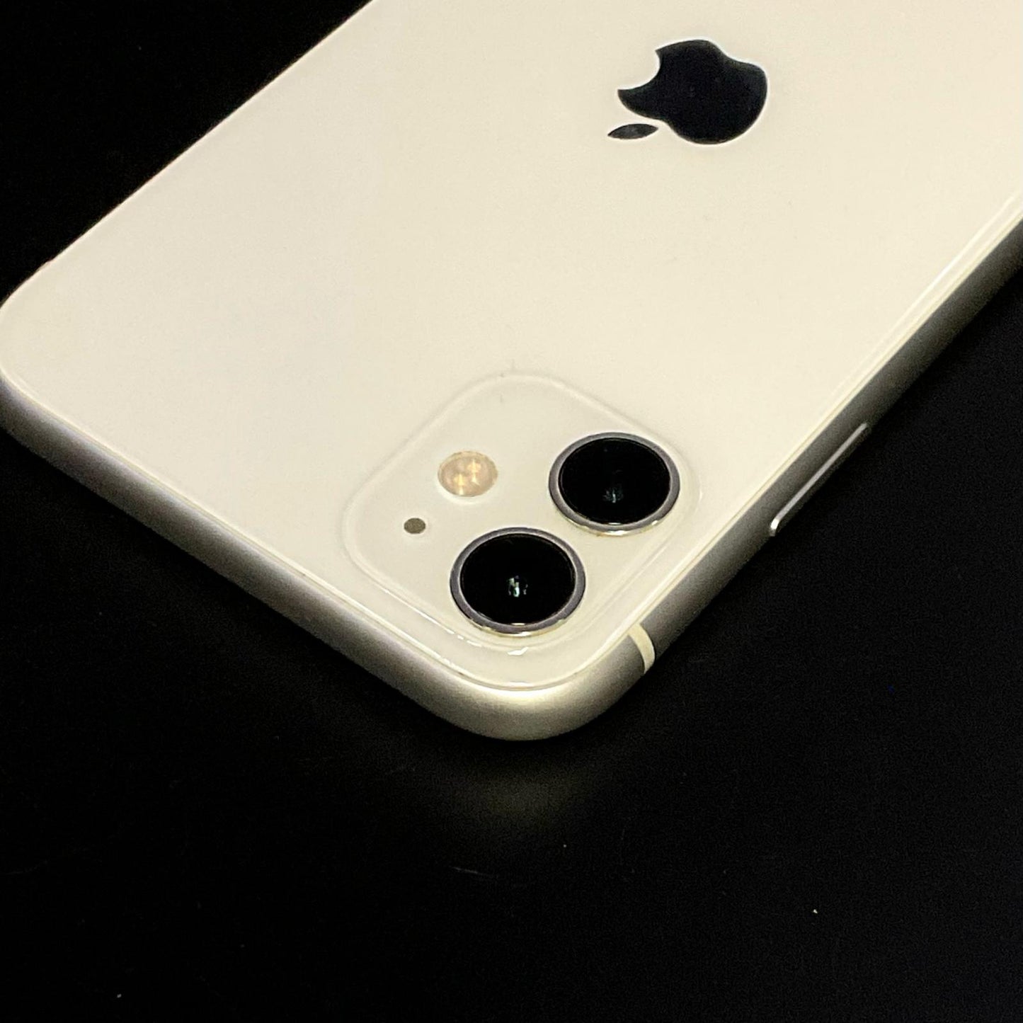 【全額返金保証】【最速発送】Apple iPhone iPhone 11 128GB ホワイト au SIMフリー 白ロム 動作確認済 72%
