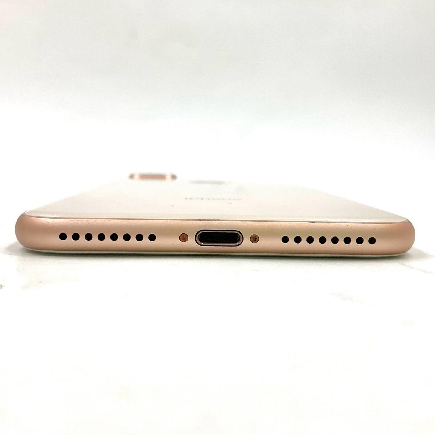 【全額返金保証】【最速発送】Apple iPhone iPhone 8 Plus 64GB ゴールド au SIMフリー 白ロム 動作確認済 83%