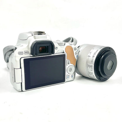 【全額返金保証】【最速発送】Canon デジタル一眼 EOS Kiss X9 EF-S18-55 IS STM レンズキット [シルバー] 美品 動作確認済