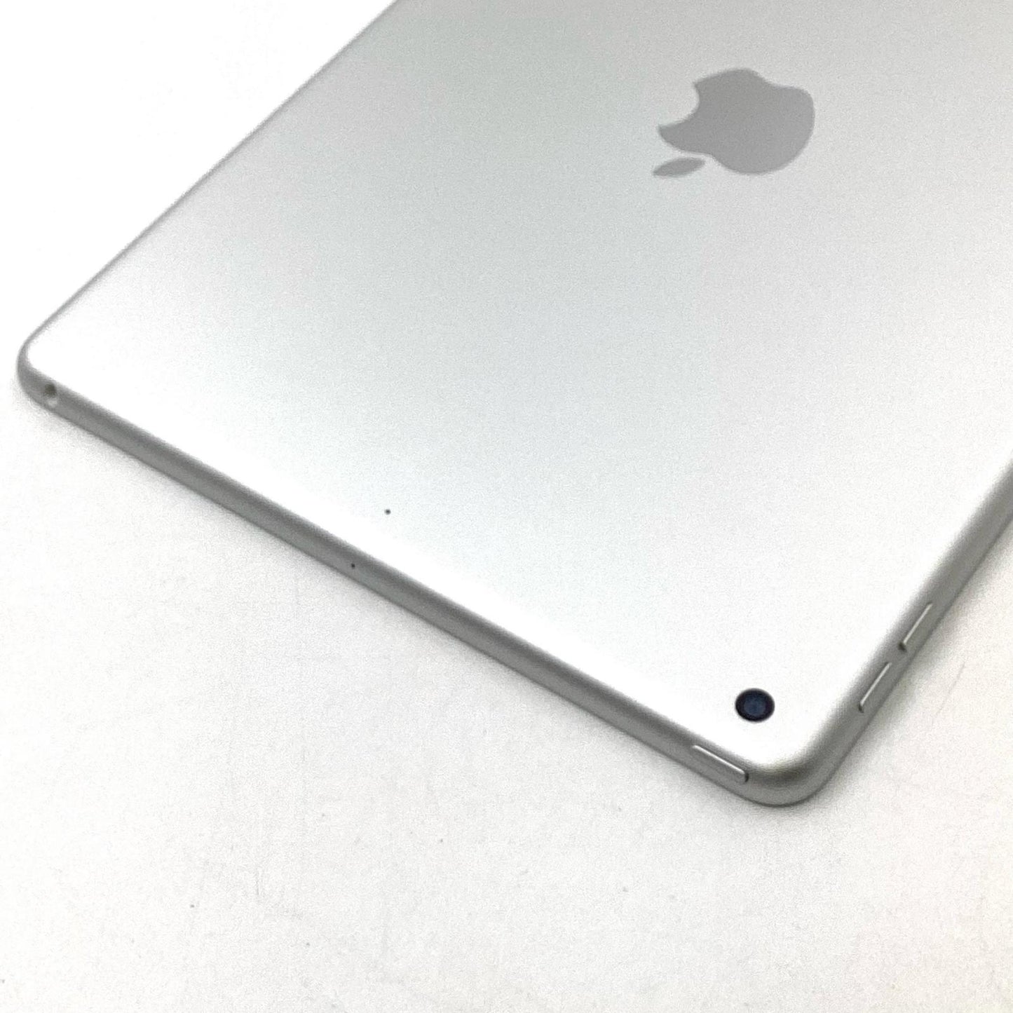 【全額返金保証】【最速発送】Apple iPad iPad 10.2インチ 第9世代 64GB シルバー Wi-Fi 超美品 動作確認済