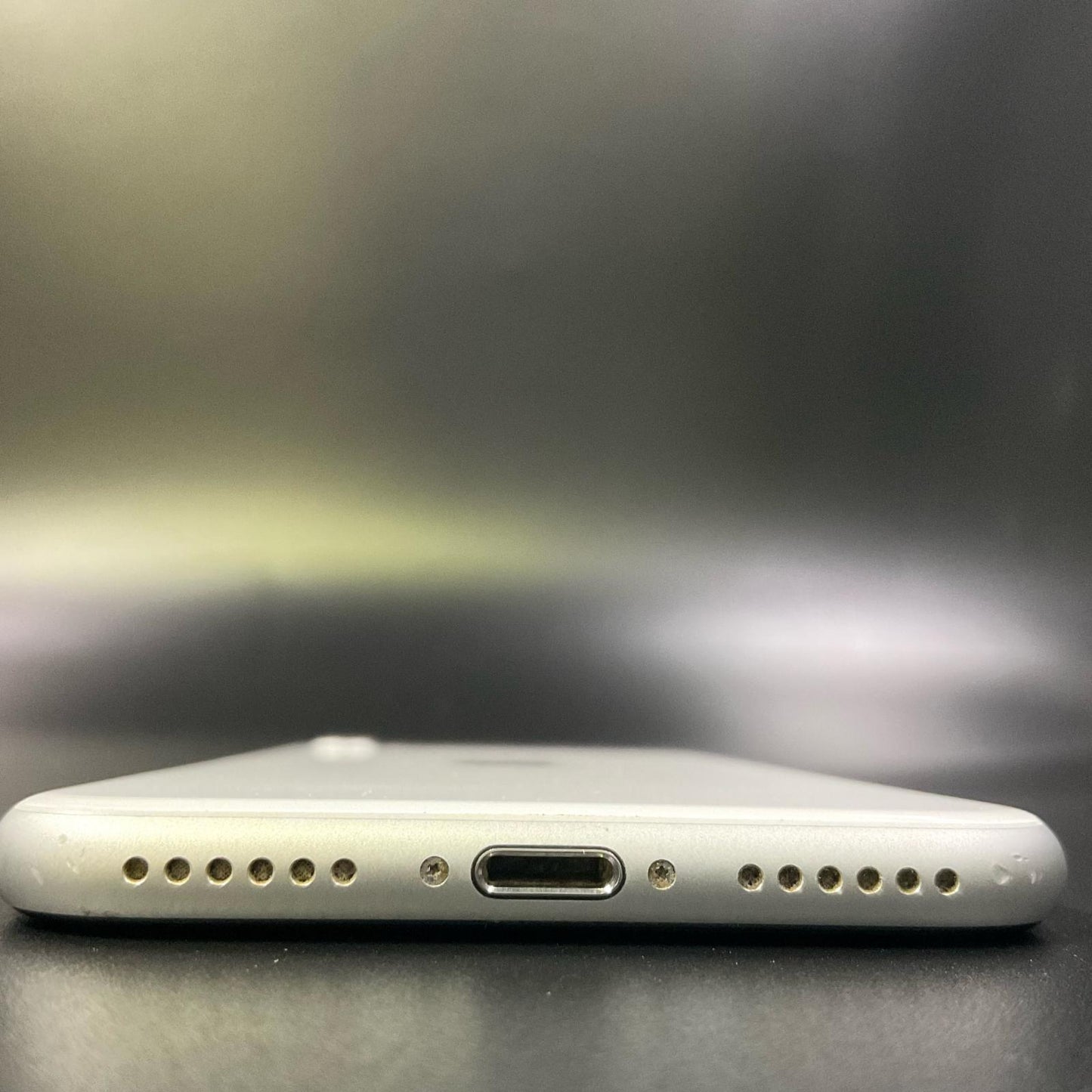 【全額返金保証】【最速発送】Apple iPhone iPhone SE（第2世代） 128GB ホワイト au SIMフリー 白ロム 動作確認済 75%