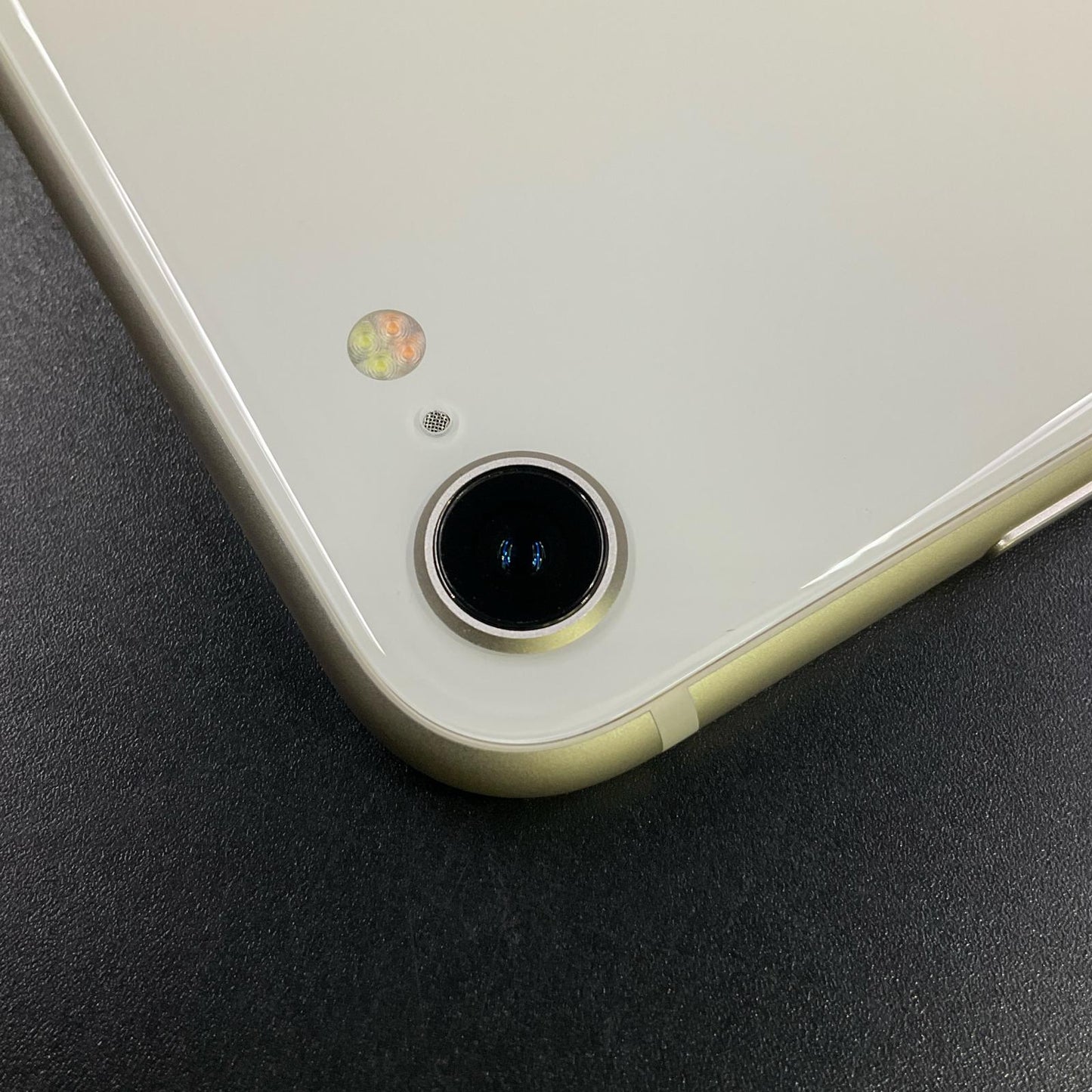 【全額返金保証】【最速発送】Apple iPhone iPhone SE（第3世代） 64GB スターライト Softbank 白ロム 動作確認済 80%