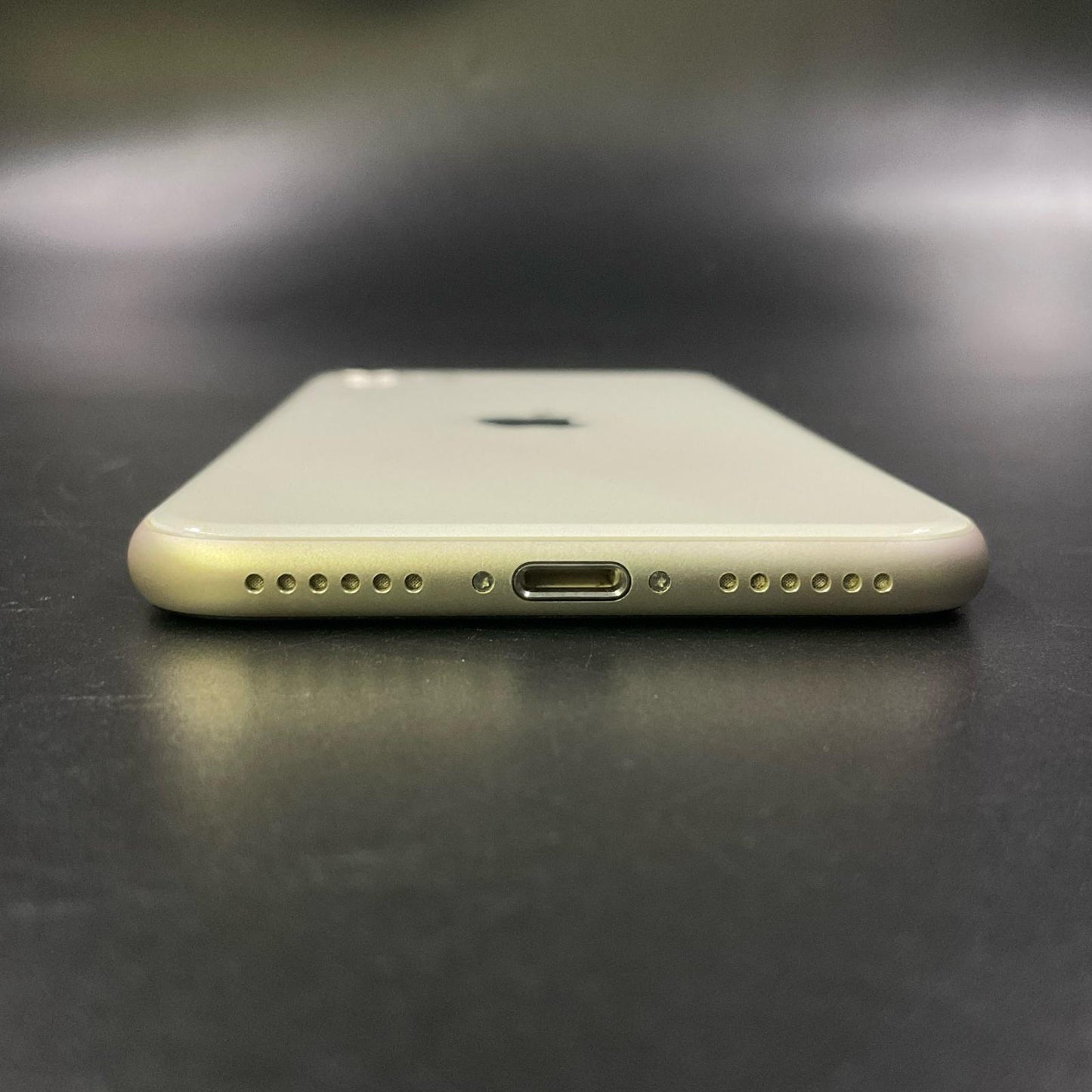 【全額返金保証】【最速発送】Apple iPhone iPhone SE（第3世代） 64GB スターライト Softbank 白ロム 動作確認済 80%