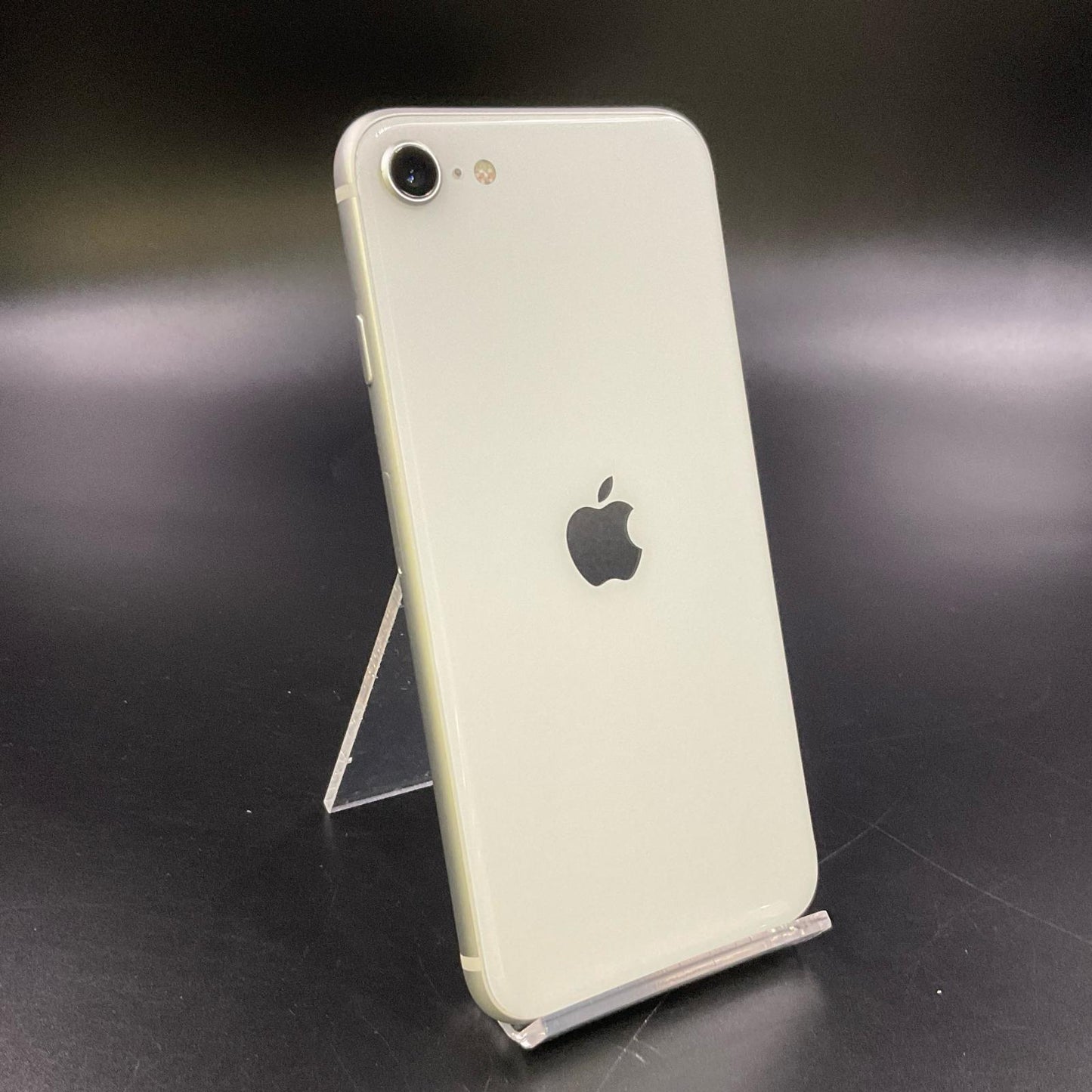 【全額返金保証】【最速発送】Apple iPhone iPhone SE（第2世代） 64GB ホワイト au 白ロム 動作確認済 83%
