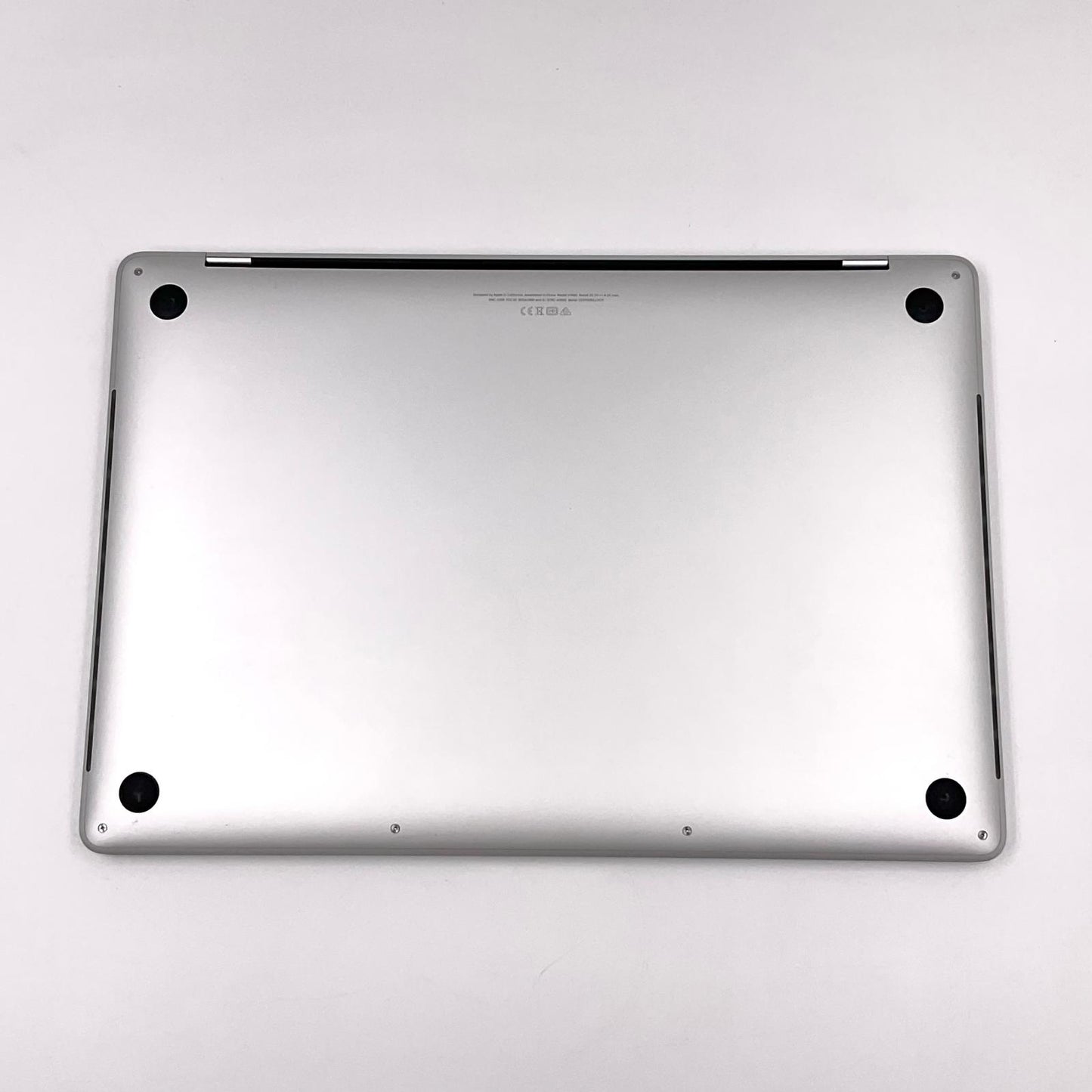 【全額返金保証】【最速発送】Apple MacBook Pro 15インチ 2019 Intel Core i7 6コア　2.6GHz 16GB SSD 256GB シルバー 美品 動作確認済