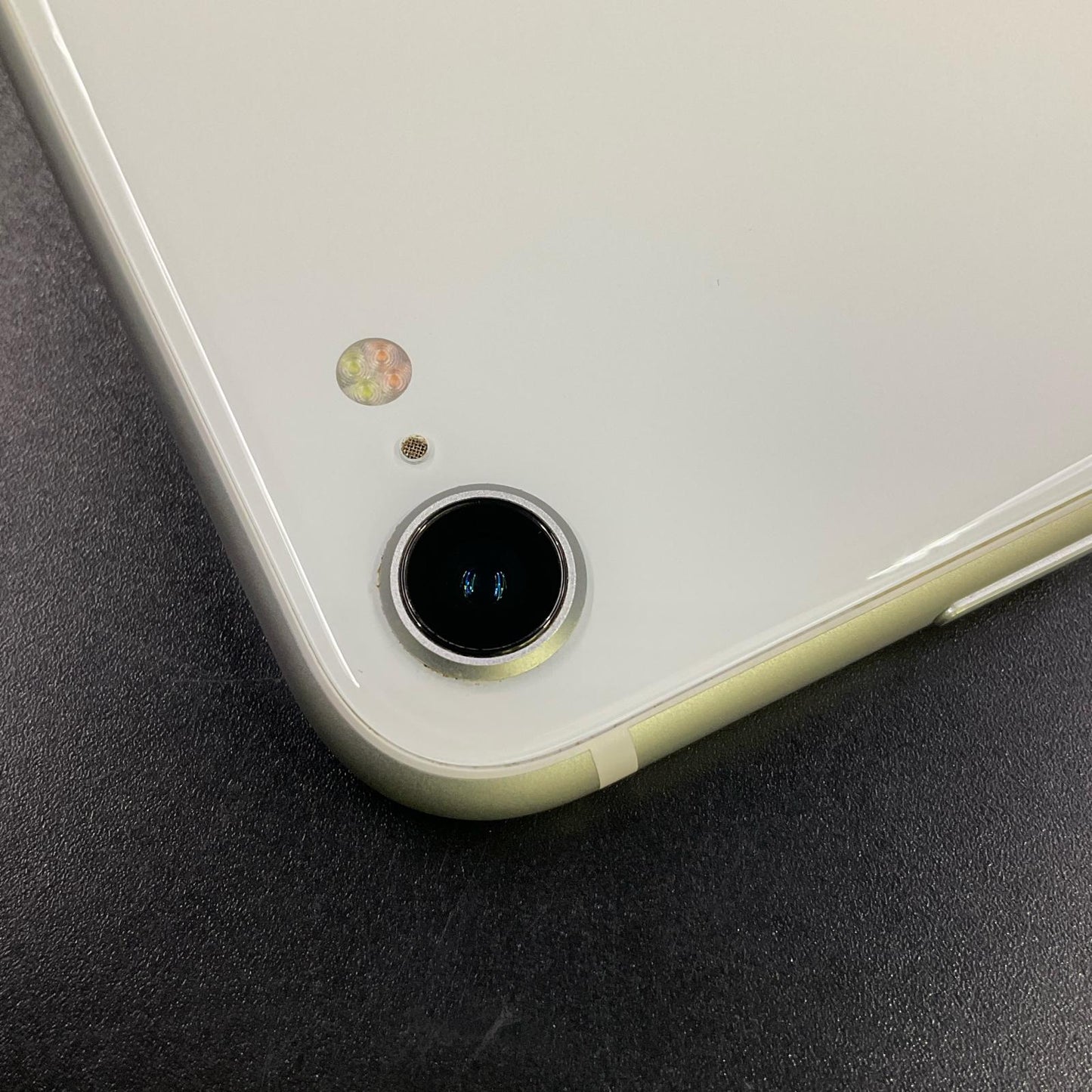 【全額返金保証】【最速発送】Apple iPhone iPhone SE（第3世代） 64GB スターライト au 白ロム 動作確認済 86%