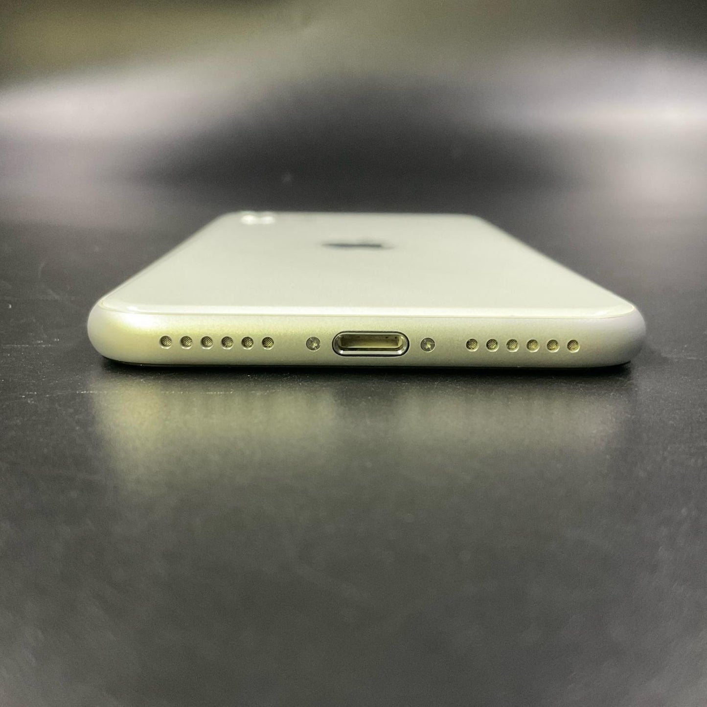 【全額返金保証】【最速発送】Apple iPhone iPhone SE（第3世代） 64GB スターライト au 白ロム 動作確認済 86%