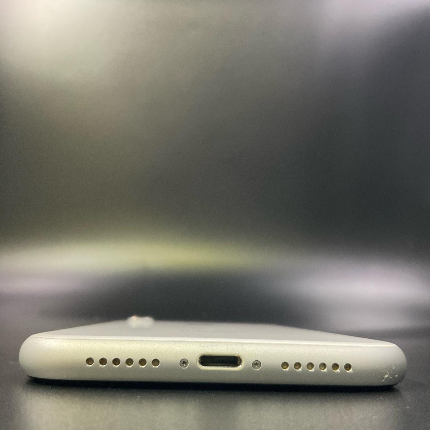 【全額返金保証】【最速発送】Apple iPhone iPhone XR 128GB ホワイト au 白ロム 動作確認済 82%