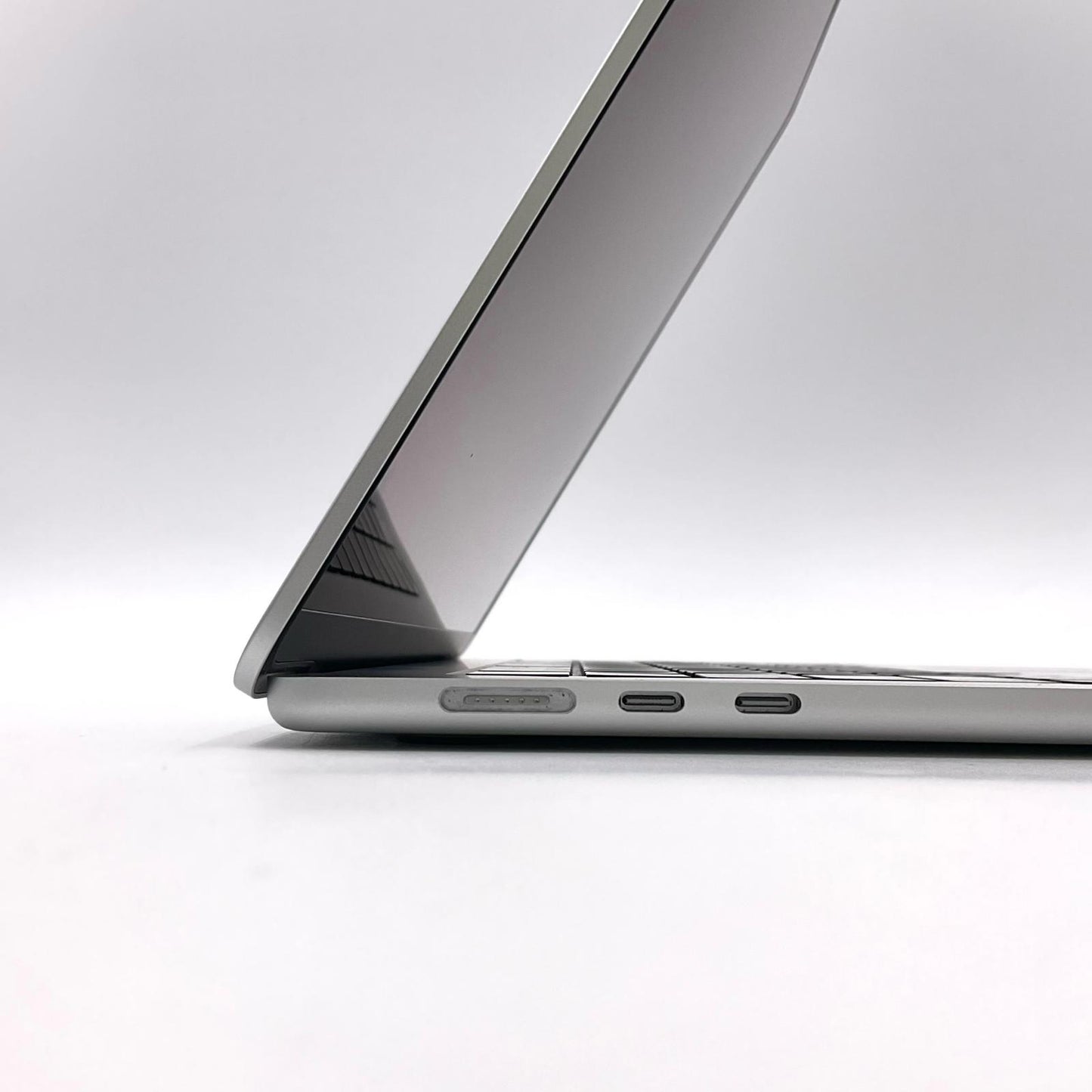 【全額返金保証】【最速発送】Apple MacBook Air 15.3インチ 2024 Apple M3 16GB SSD 512GB シルバー 98% 動作確認済