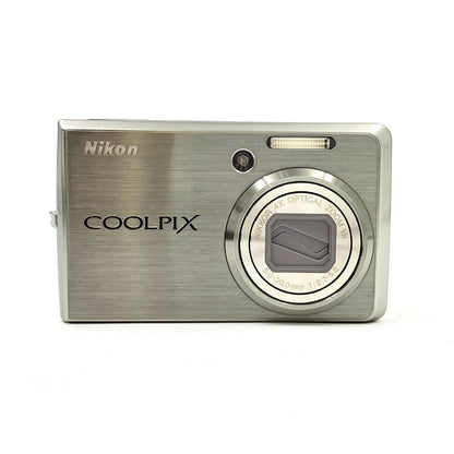 【全額返金保証】【最速発送】Nikon コンパクトデジタルカメラ COOLPIX S600 [シルバー] 動作確認済