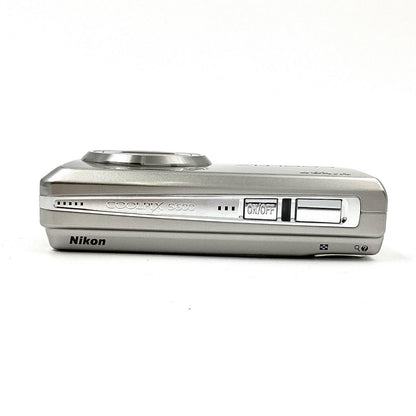 【全額返金保証】【最速発送】Nikon コンパクトデジタルカメラ COOLPIX S600 [シルバー] 動作確認済