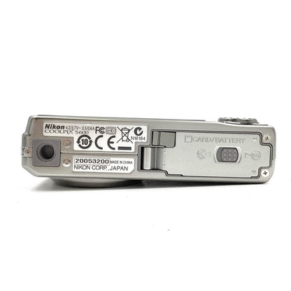 【全額返金保証】【最速発送】Nikon コンパクトデジタルカメラ COOLPIX S600 [シルバー] 動作確認済