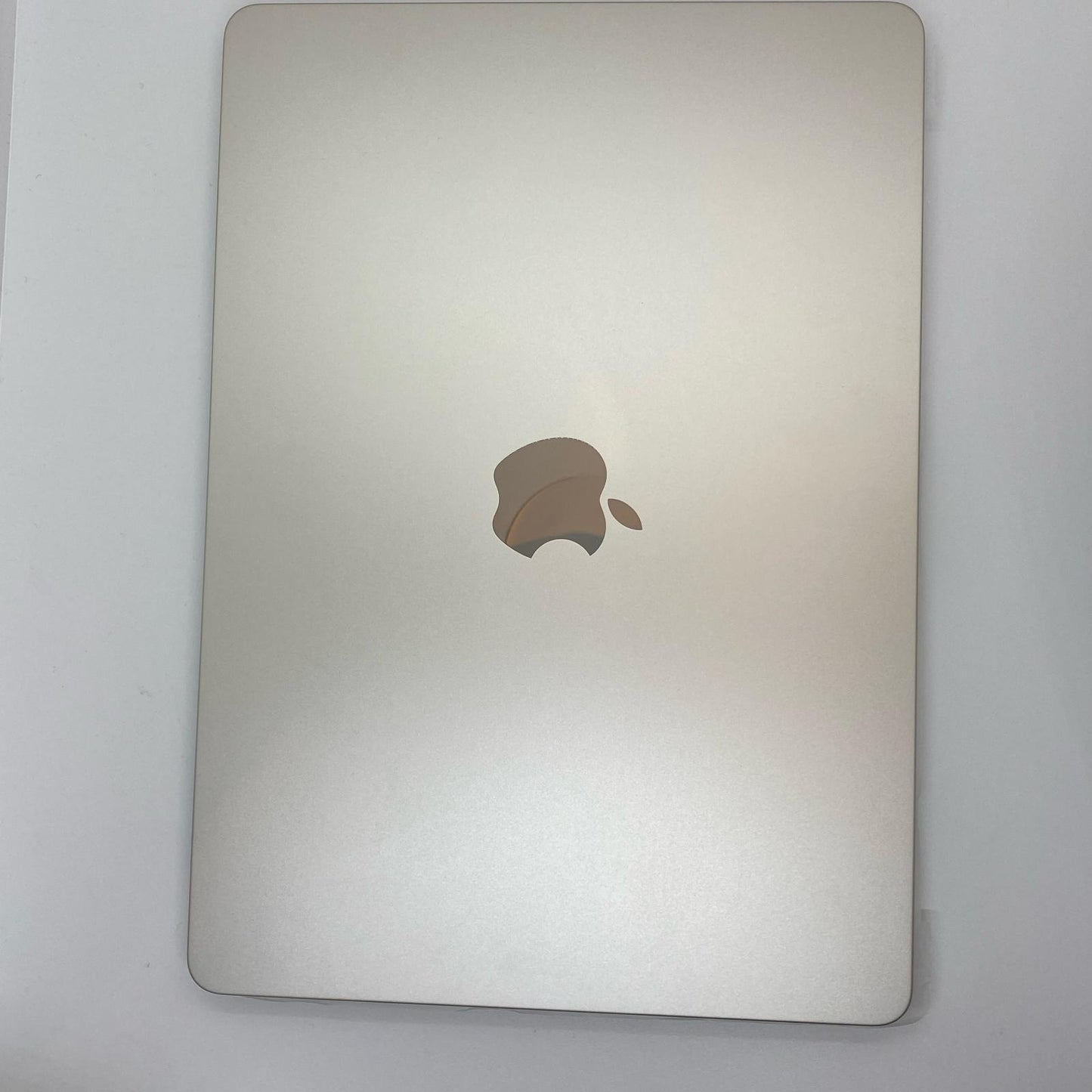 【全額返金保証】【最速発送】Apple MacBook Air 13.6インチ 2022 M2 8/8 8GB M.2 SSD 256GB スターライト 100% 超美品 動作確認済