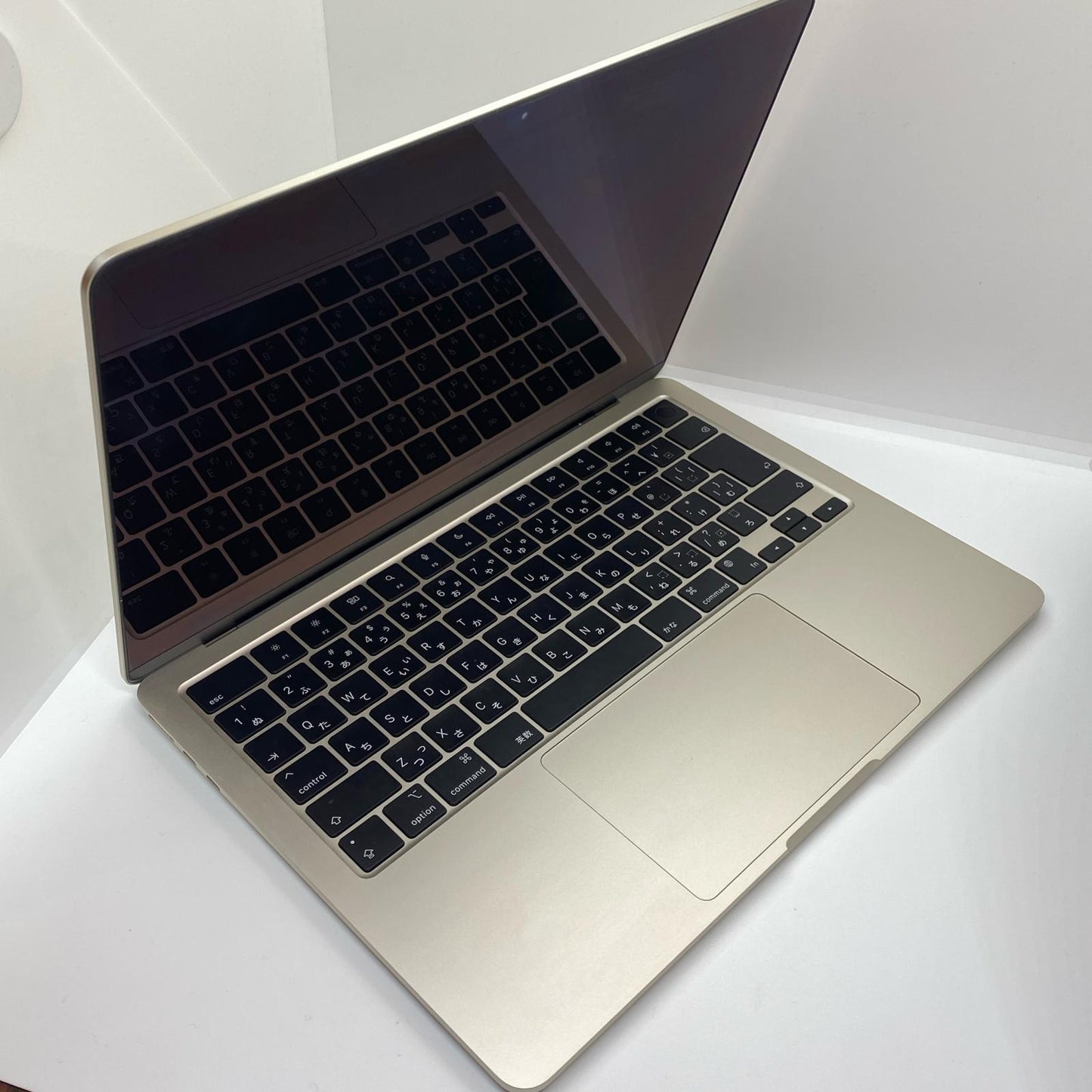 【全額返金保証】【最速発送】Apple MacBook Air 13.6インチ 2022 M2 8/8 8GB M.2 SSD 256GB スターライト 100% 超美品 動作確認済